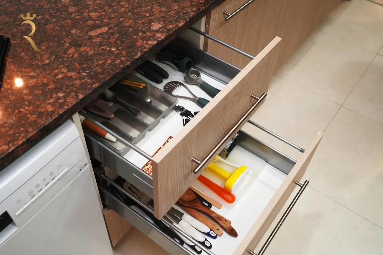 Yas Bliss Cozy 2Br Apartment 0*, Абу-Даби